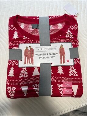 Berkley Jensen Women's Red Holiday Family Pajama Set